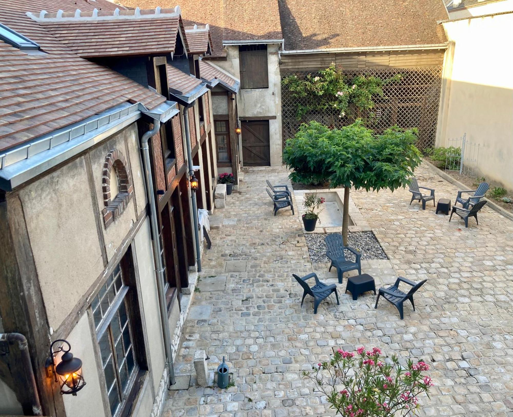 La Maison Virginie Appartements Climatises De 1 A 5 Pers Cosy Hyper Centre Cour Parking Linge Fibre Proximite Port Lac Canal Piscine 몽타르기 외부 사진